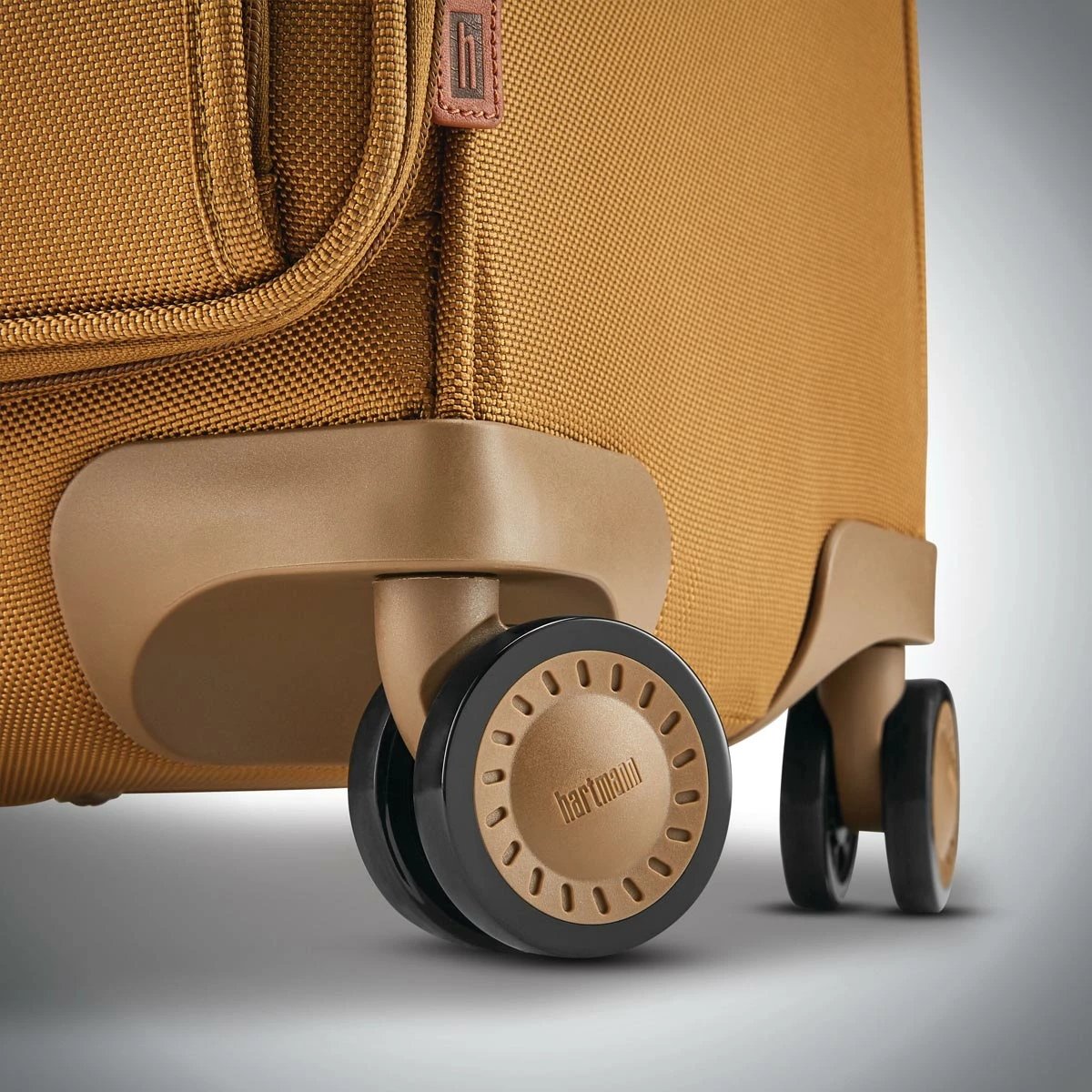 Hartmann Ratio Classic Deluxe 2 Global Carry On Spinner 4 Hartmann Ratio Classic Deluxe 2 Global Carry On Spinner - Image 4