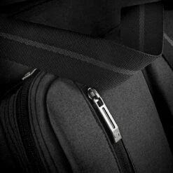 Solo New York Duane Hybrid Briefcase Backpack -US Suitcase Sales 2024 UBN310 10 Macro AV6 2000x c88711fe ea7d 40b9 8b90 68e60bda6a61