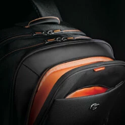 Solo New York Thrive Backpack -US Suitcase Sales 2024 UBN701 4 Macro AV6 2000x 4eb4b225 bc4b 46f4 9005 0703c3c8faed