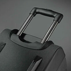 Solo New York Avenue C Rolling Duffel -US Suitcase Sales 2024 UBN960 10 Macro AV6 2000x 790d7d6b bb6d 4656 b9ed 3bf6d7c0a1a9